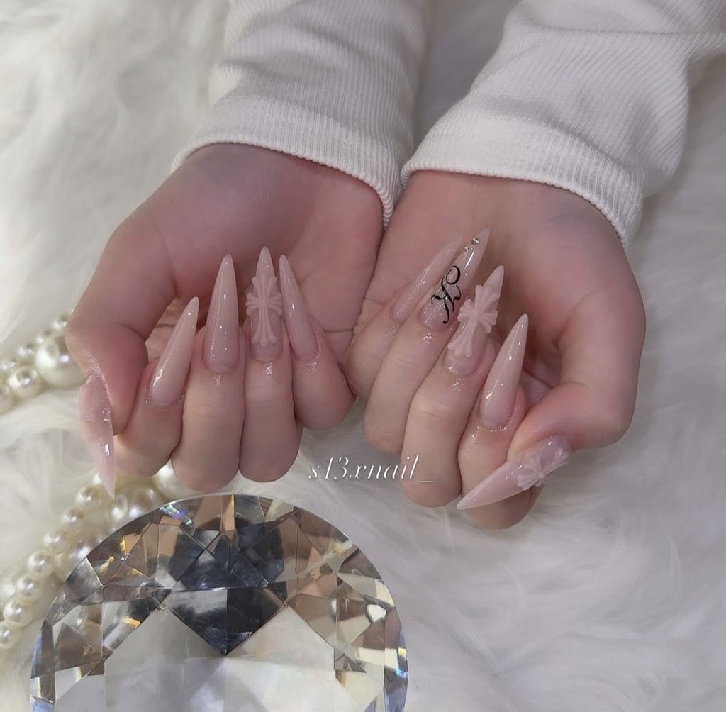 nail__memo's tweet photo. クロムネイルやっぱ可愛いな…ヌーディーカラーとの相性もめっちゃいい👶🏻🎀
あとあんま引っかからないのも好きwww https://t.co/DSIRNLNFGx