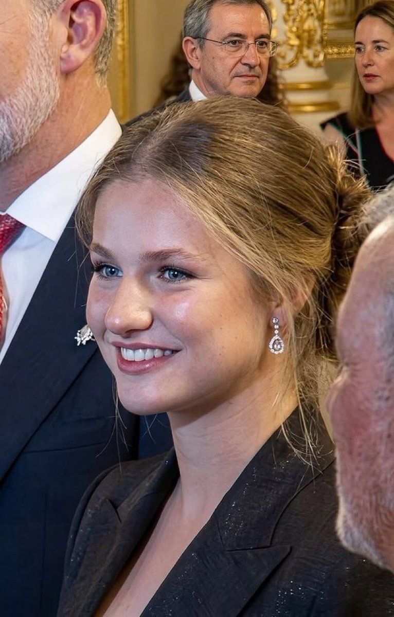 PrincessLezhmk's tweet photo. Queen of Spain  
Leonor de Borbón https://t.co/nhCeAYA3Fz