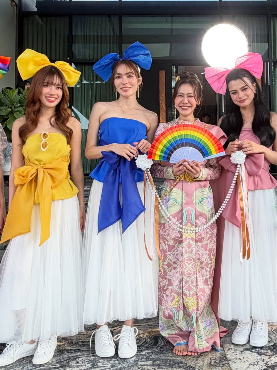 beckyfanclub05's tweet photo. รวมสะใภ้บ้านวาทินวณิช 💛💙🤍🩷

📸💜: tik_kanyarat

#beckysangels‌ #BeckyArmstrong‌
#4elements #บ้านวาทินวนิช https://t.co/ZXMfxjLg6y