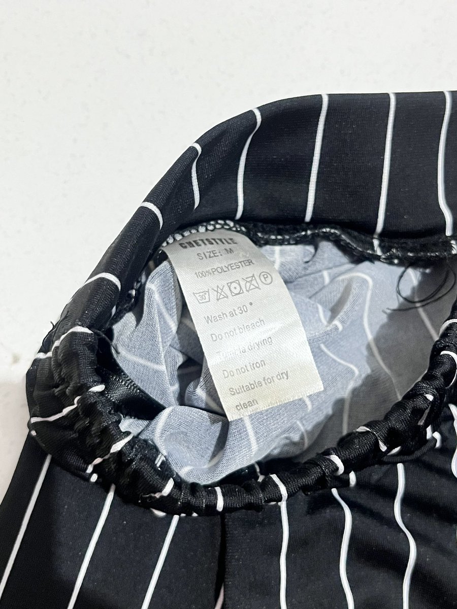 washlifee's tweet photo. PRELOVED / WTS (Want To Sell)
Celana Kulot Garis-Garis Hitam Putih
- ukuran M
- panjang celana 86cm 
- lebar pinggang 40cm 
- bahan strechy &amp; adem (100% Polyester on the label)

Rp. 25,000

- COD? bisa (chat dahulu)
Domisili: Condongcatur, Sleman, DIY
- Luar Domisili (Jne, dll) https://t.co/Baknq4mvXu
