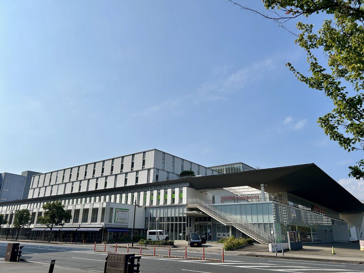 kamatabin's tweet photo. J:COMホルトホール大分で大分市民生委員児童委員協議会・全体研修会で講演！盛り上がったー！笑顔いっぱい咲きました(^^)イキイキと活動するために、人と人のつながり、傾聴などなど。一斉改選の年にて新任委員のサポートのあり方なども！
#民生委員児童委員協議会 #民生委員研修 #傾聴 #ピアサポート https://t.co/5w5Hka50um