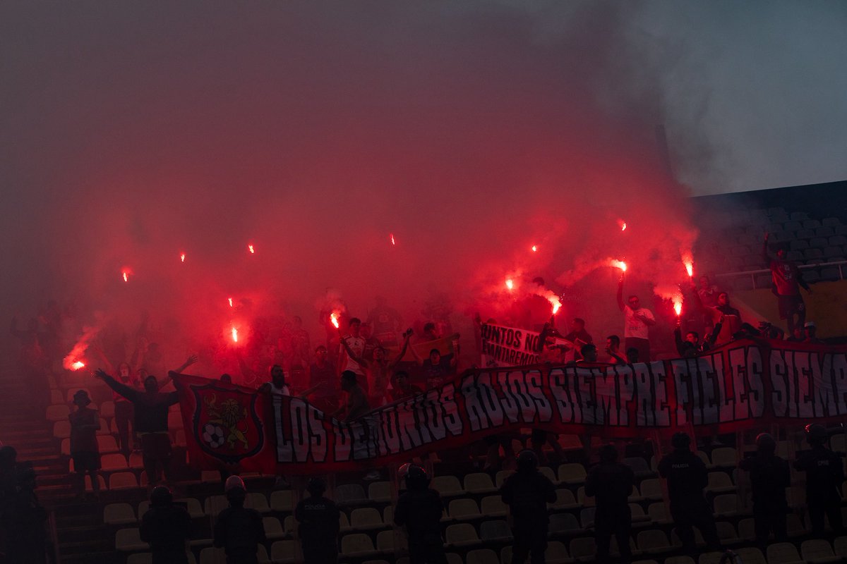 Caracas_FC's tweet photo. Fiesta y carnaval en todos lados 🔴

Inigualable nuestra gente. Gracias por su aliento ❤️

#SomosCaracas #DaleRo https://t.co/6Dq463mcyY