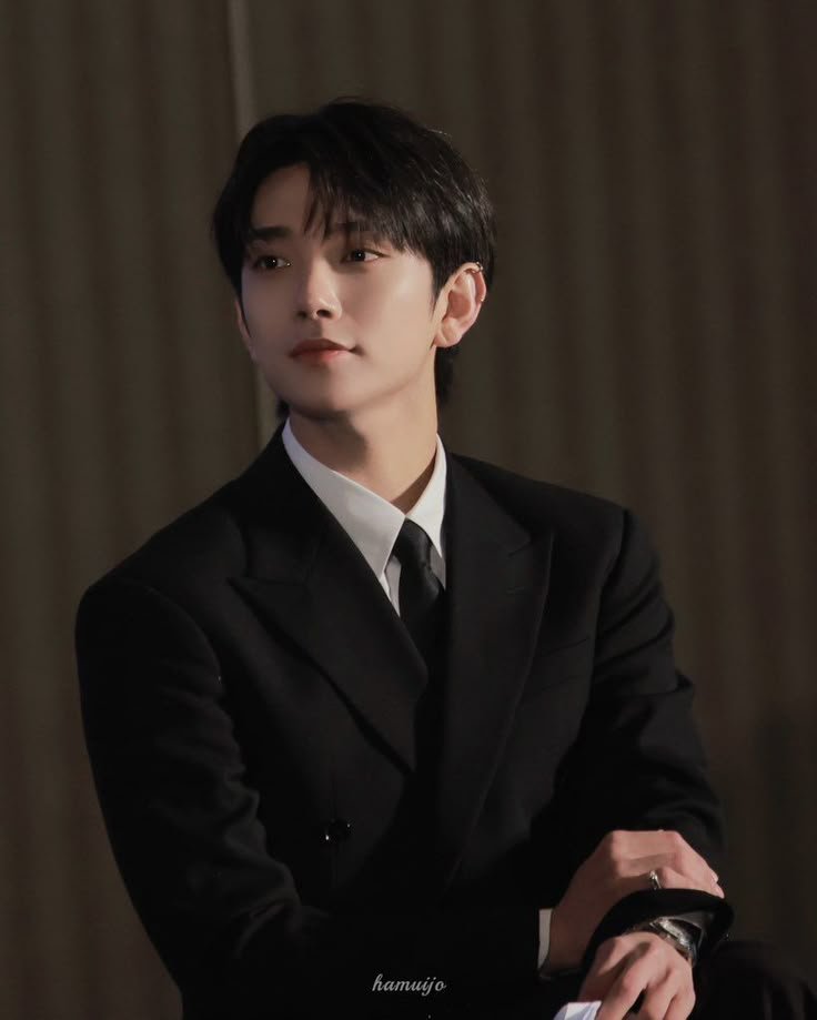 seoksoois's tweet photo. EH????????? https://t.co/7puw3b0Xn7