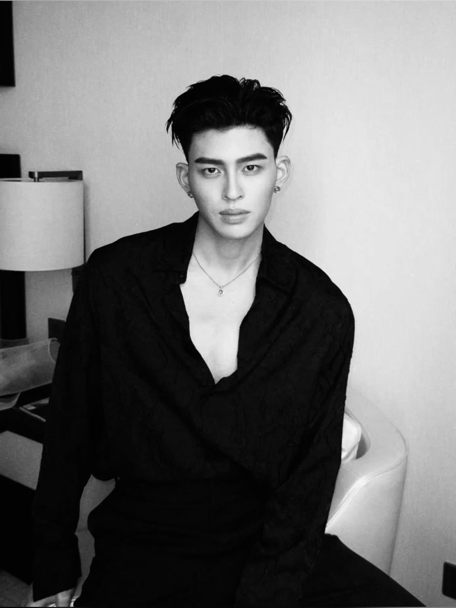 aaimlert's tweet photo. One question One choose

Undercut           or            Long hair https://t.co/1aMvKiRtRW