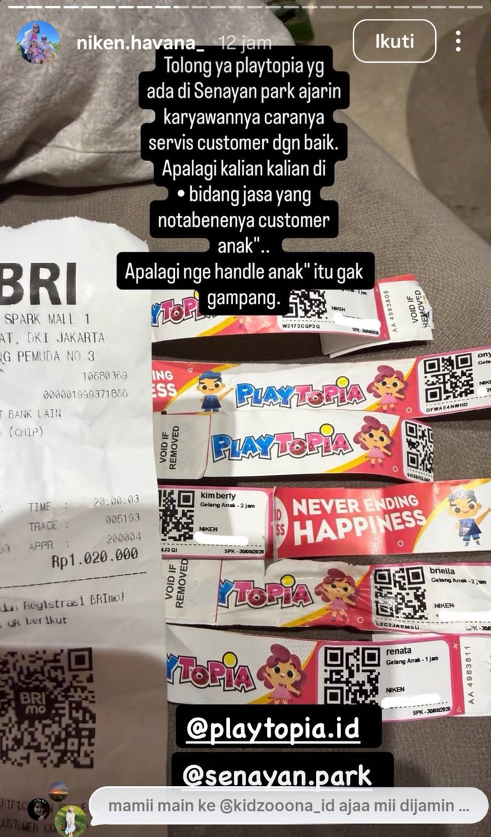 kamarlintang's tweet photo. Niken Havana komplain dapat perlakuan buruk dari OKNUM karyawan Playtopia, 

Niken cerita momen timnya diusir oknum karyawan, begitu waktu book abis. Dia gak masalah timnya diminta pergi, tapi maksudnya jangan diusir sekasar itu. 

Ibu Briella & Kimmy juga masih berusaha senyum ke oknum karyawan itu, tapi malah dibalas melengos.

Niken pun komplain karna udah bayar mahal, tapi malah dapat perlakuan kayak gitu.