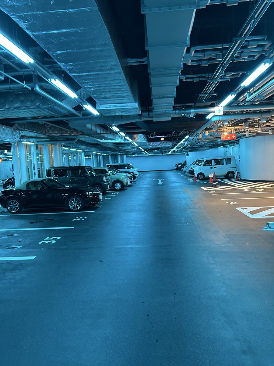 MSaburou's tweet photo. せんだいメディアテークの駐車場。
なんかカッコいい。
#せんだいメディアテーク https://t.co/GX8b1Kt6Vg