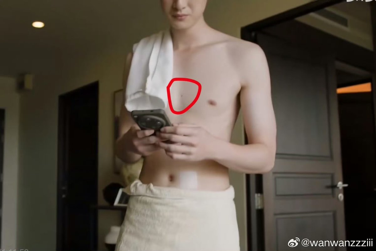 sunshine200301's tweet photo. Bisa mirip gitu ya letak tahi lalatnya 🧐🧐 #dewtee

Source: weibo (wanwanzzziii) https://t.co/ePUWXQb8yb