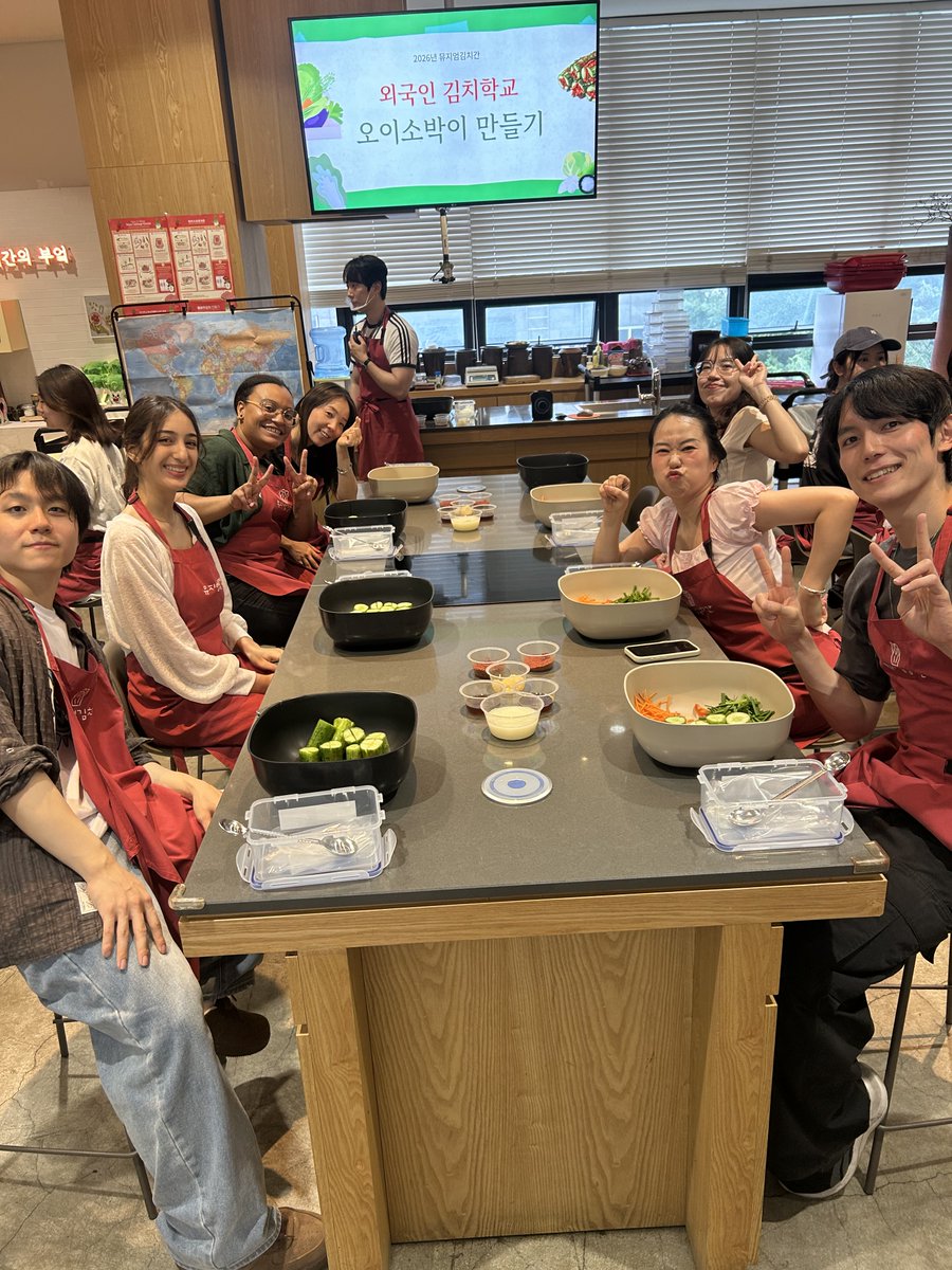 ganadakorean's tweet photo. August Cultural Experience ❤️
Making Oi-sobagi (Korean Stuffed Cucumber Kimchi)
#가나다한국어학원 #한국어학원 #한국어공부 #홍대 #신촌 #GanadaKorean #LearnKorean #StudyKorean #KoreanLanguageSchool #KoreanCourse #LearnKoreanInKorea #StudyInKorea #SeoulLife #KoreanCulture #Hongdae https://t.co/GwP5mlUWEg