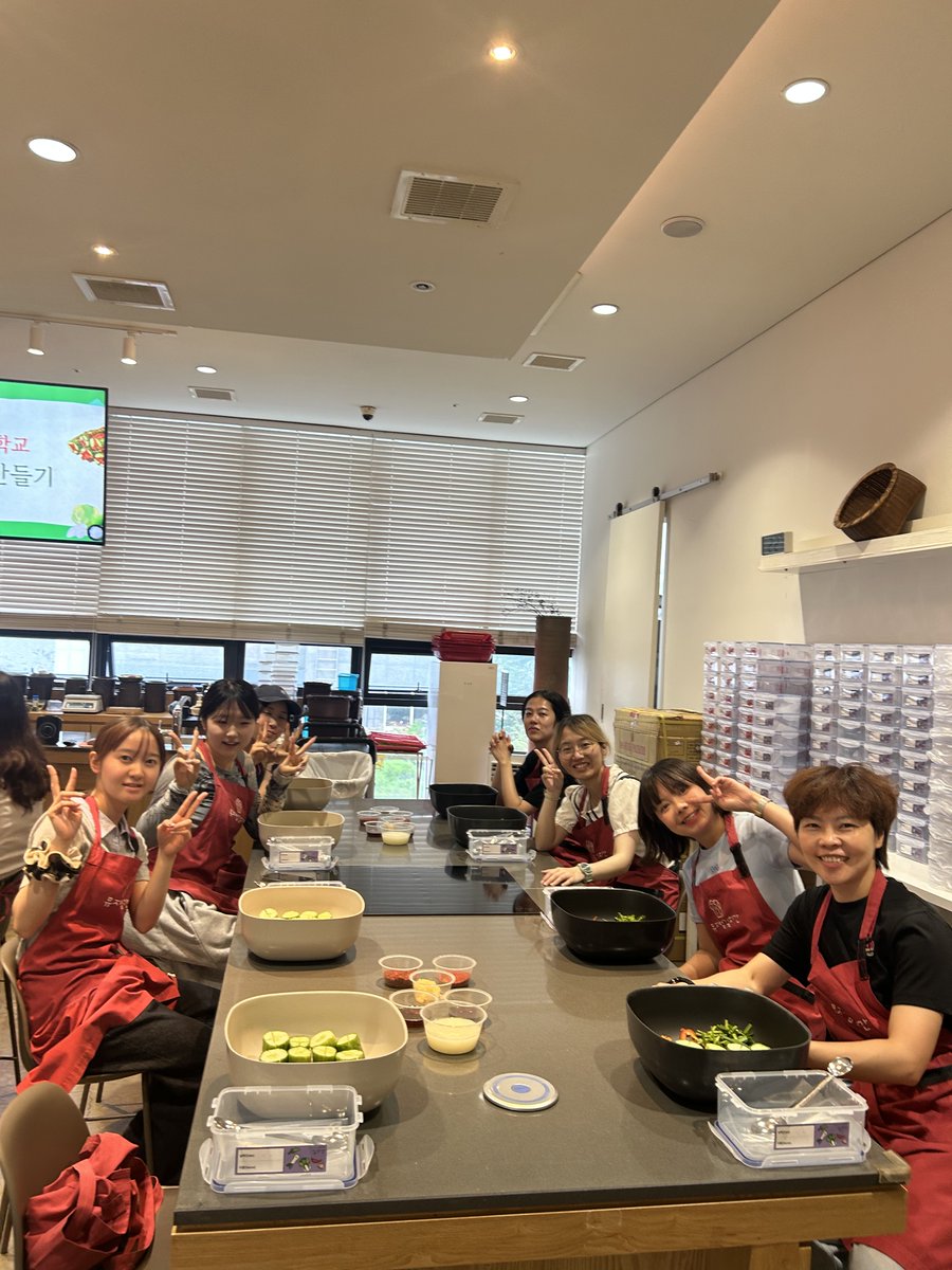 ganadakorean's tweet photo. August Cultural Experience ❤️
Making Oi-sobagi (Korean Stuffed Cucumber Kimchi)
#가나다한국어학원 #한국어학원 #한국어공부 #홍대 #신촌 #GanadaKorean #LearnKorean #StudyKorean #KoreanLanguageSchool #KoreanCourse #LearnKoreanInKorea #StudyInKorea #SeoulLife #KoreanCulture #Hongdae https://t.co/GwP5mlUWEg