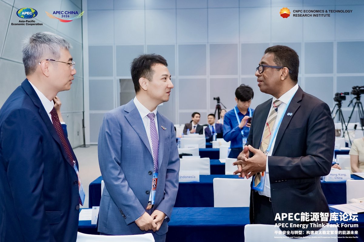 ashbin's tweet photo. Joining @APEC #Energy Think Tank forum #Dalian invited by 2026 #China APEC presidency and sharing @IRENA analysis and perspectives on #EnergySecurity #Electrification & #Renewables for #APEC member economies that are #IRENA members. Also held discussions with National Energy Administration China on cooperation with #IRENA