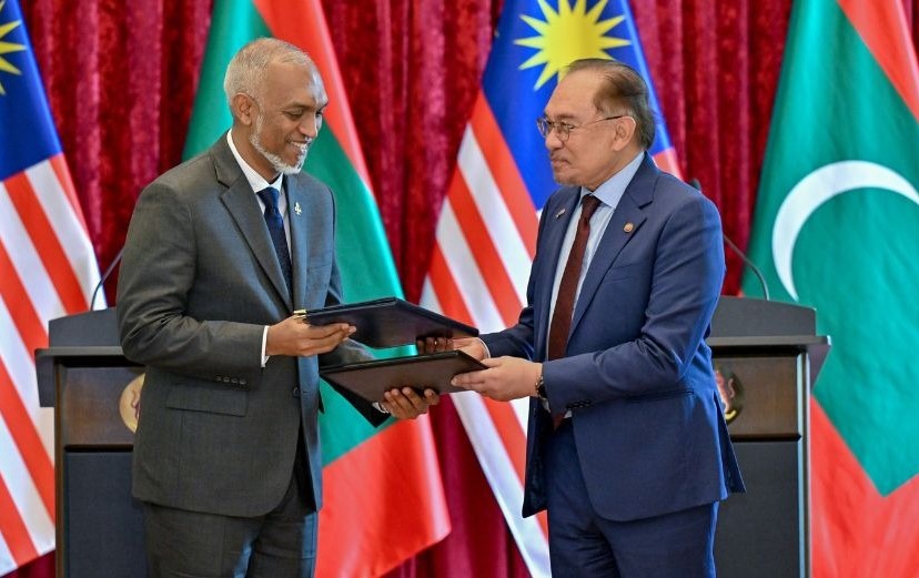 MaleTimesOnline's tweet photo. މެލޭޝިޔާގެ މިނިވަން ދުވަހުގެ މުނާސަބަތުގައި ރައީސް ތަހުނިޔާ ފޮނުއްވައިފި
https://t.co/u4Oq5RcRXY
@MMuizzu @presidencymv https://t.co/tcUOX2m157