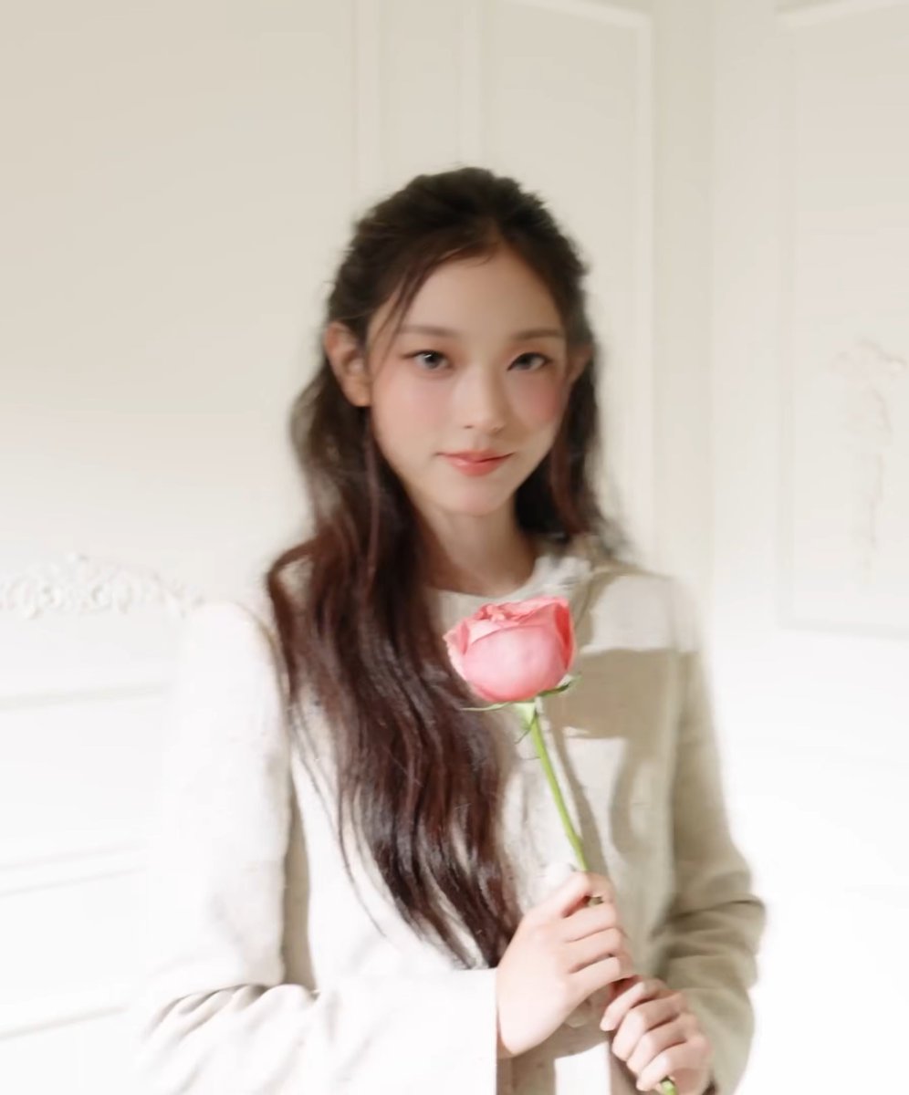 shaberuthecat's tweet photo. 💭💛💭
💗🐱💗
💭🌻💭 
#HAERIN #해린 #ヘリン https://t.co/wy22TNolUh
