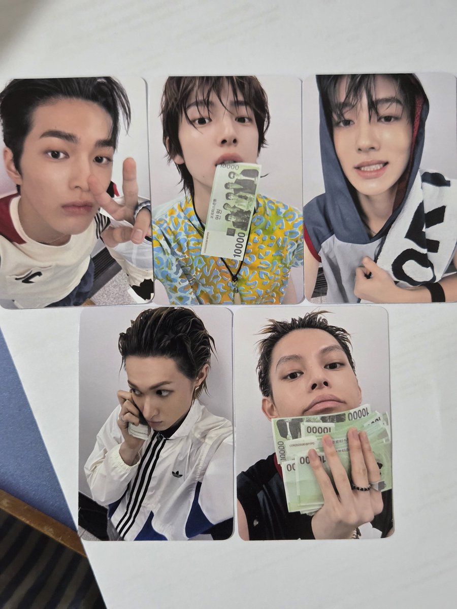 seantomars's tweet photo. emang betul in this economy mending cetak sendiri suka suka 😋 aslinya inilah fungsi gue beli printer 🤤 https://t.co/1wFIzdoKJQ