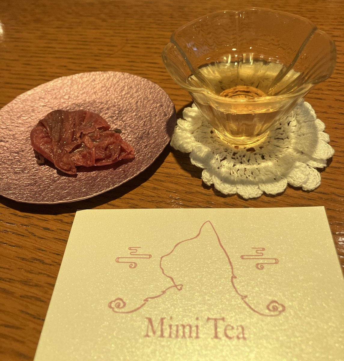 neco3nemui's tweet photo. 吉祥寺のMimi Tea(@mimitea0110 ）さんのティーフリーは鋭い味覚・嗅覚の店主様がこちらの好みを汲み取って起承転結を考えながらテンポ良くお茶を注いでくれる。茶葉を蒸らす所から煎を重ねて変化する香りや味わいまで、それぞれのお茶の良さを堪能できて至福の時間。最高のお店を見つけてしまった。 https://t.co/sgWj55nCyd