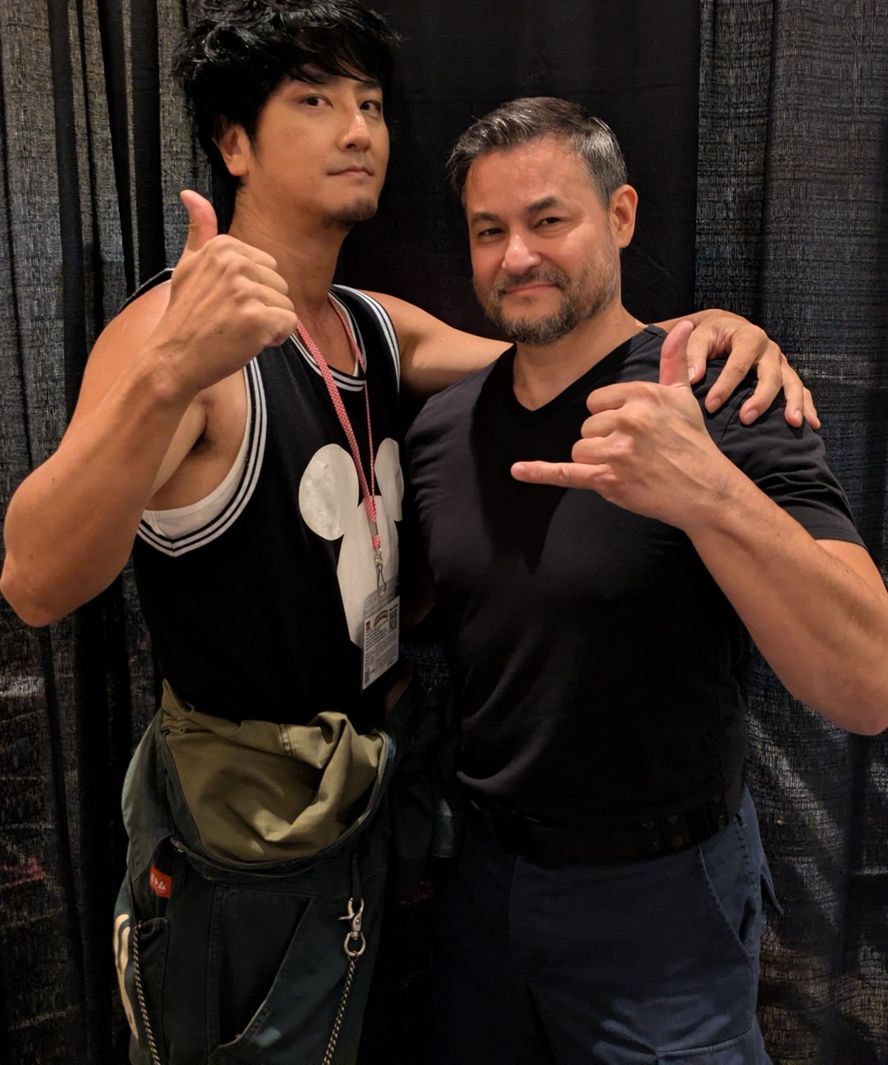 twikasashin's tweet photo. タイムファイヤー、クォンタムレンジャーに遭う🔥
ダンさん📸
同じ役を演じた者同士でのトークショーは楽しく、意義のあるものでした🔥
お会い出来て光栄の極みです。

最終日、パサデナ・コンベンションセンターにご来場の皆様ありがとうございました。
これからも特撮を応援してね。
See you again！ https://t.co/9RTNn8DgJY