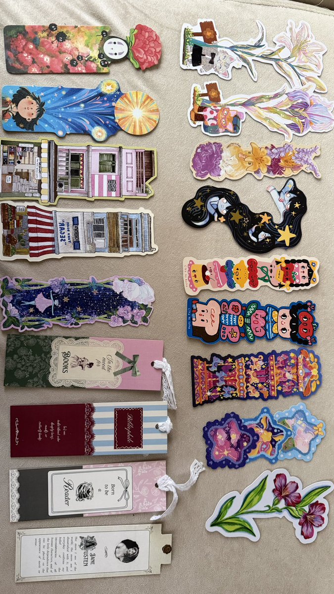 biltrulala's tweet photo. my bookmarks and trinkets collection against the world ✨🪩📚🤩🙌🧚🏻‍♂️💖 https://t.co/Ni5uXpGIj3