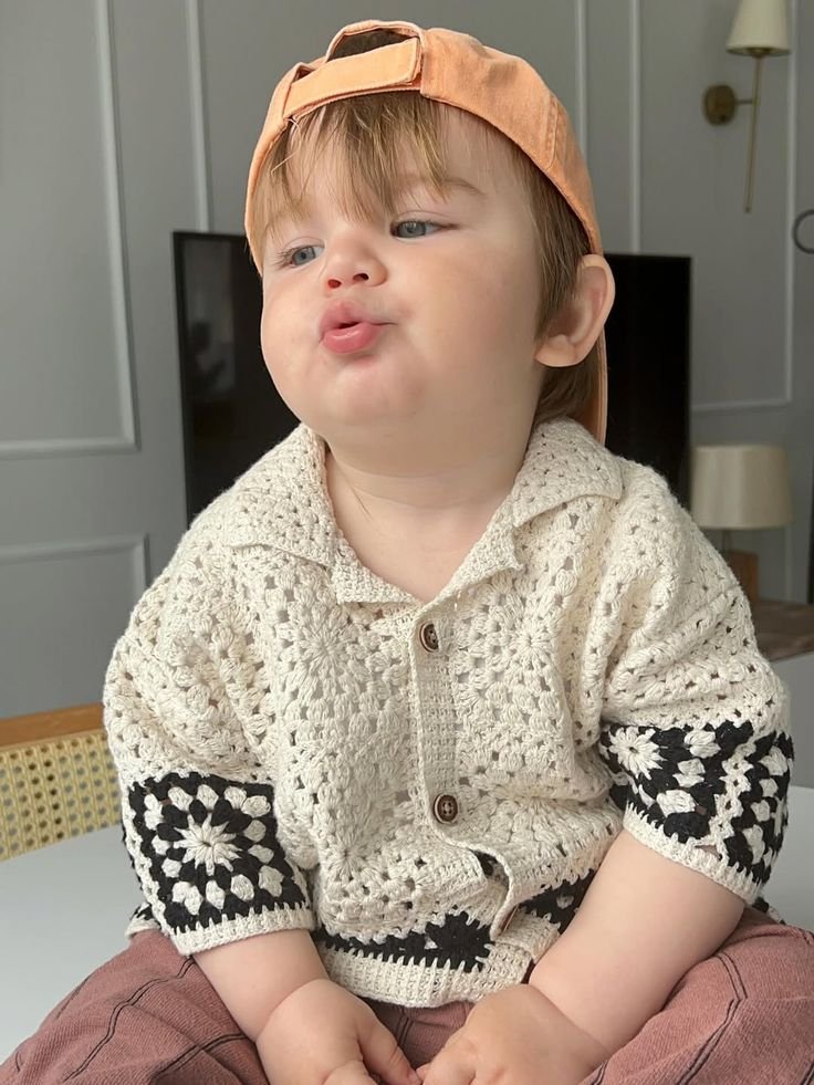 versoslluz's tweet photo. O cabelinho do Miguel está escurecendo, meu loirinho que papai ama. Lembro que comigo também foi assim. https://t.co/SnkcUEOOF6