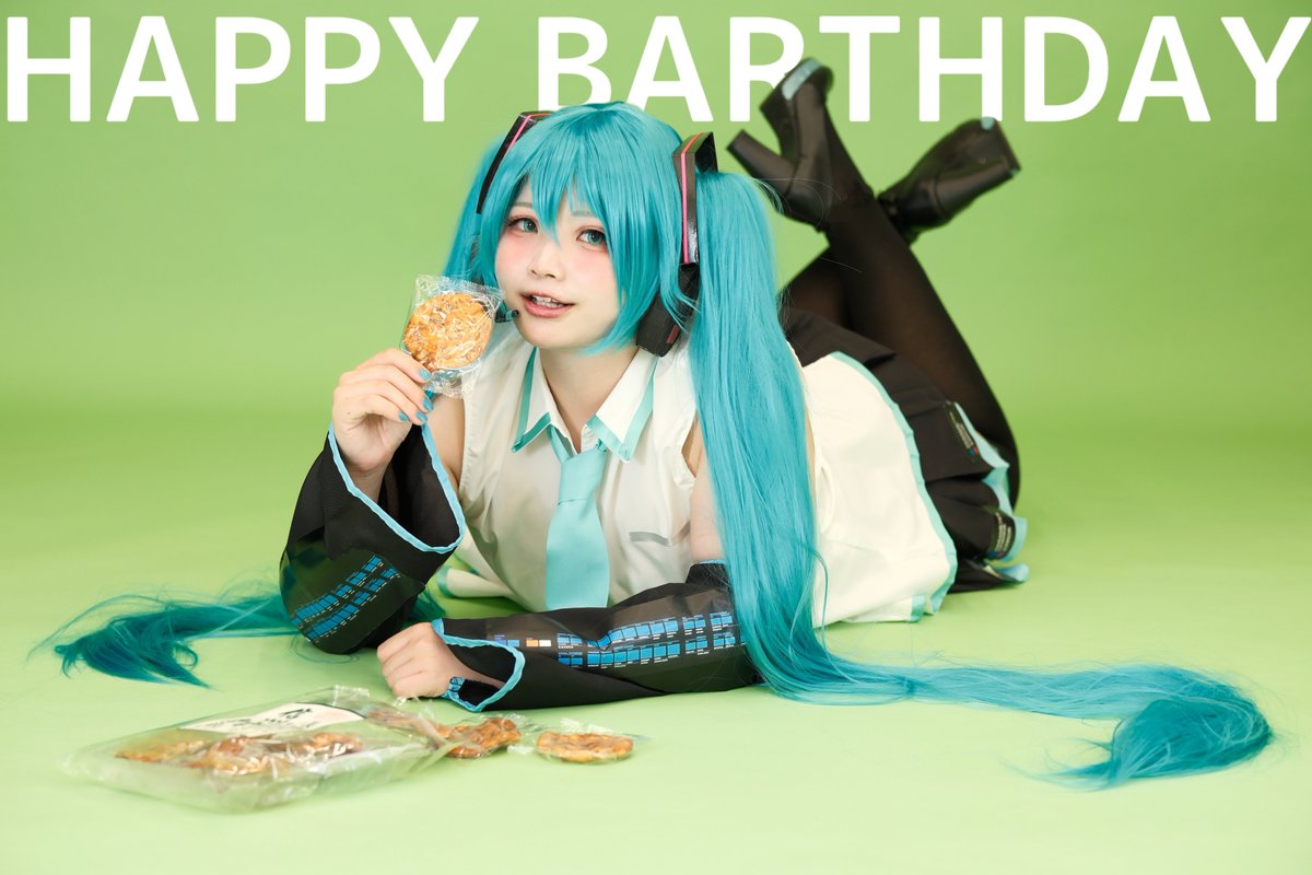 emerald3w3's tweet photo. 【prsk/cos】初音ミク 

この前初めてミクちゃんコスしたから、今年はお祝い出来てハッピー！🥳
お誕生日おめでとう！

※プロセカ版衣装
#初音ミク生誕祭2026 
#260801ミクいっぱい併せ
📸 @kiriya_daytona https://t.co/B9GdlVCRiq