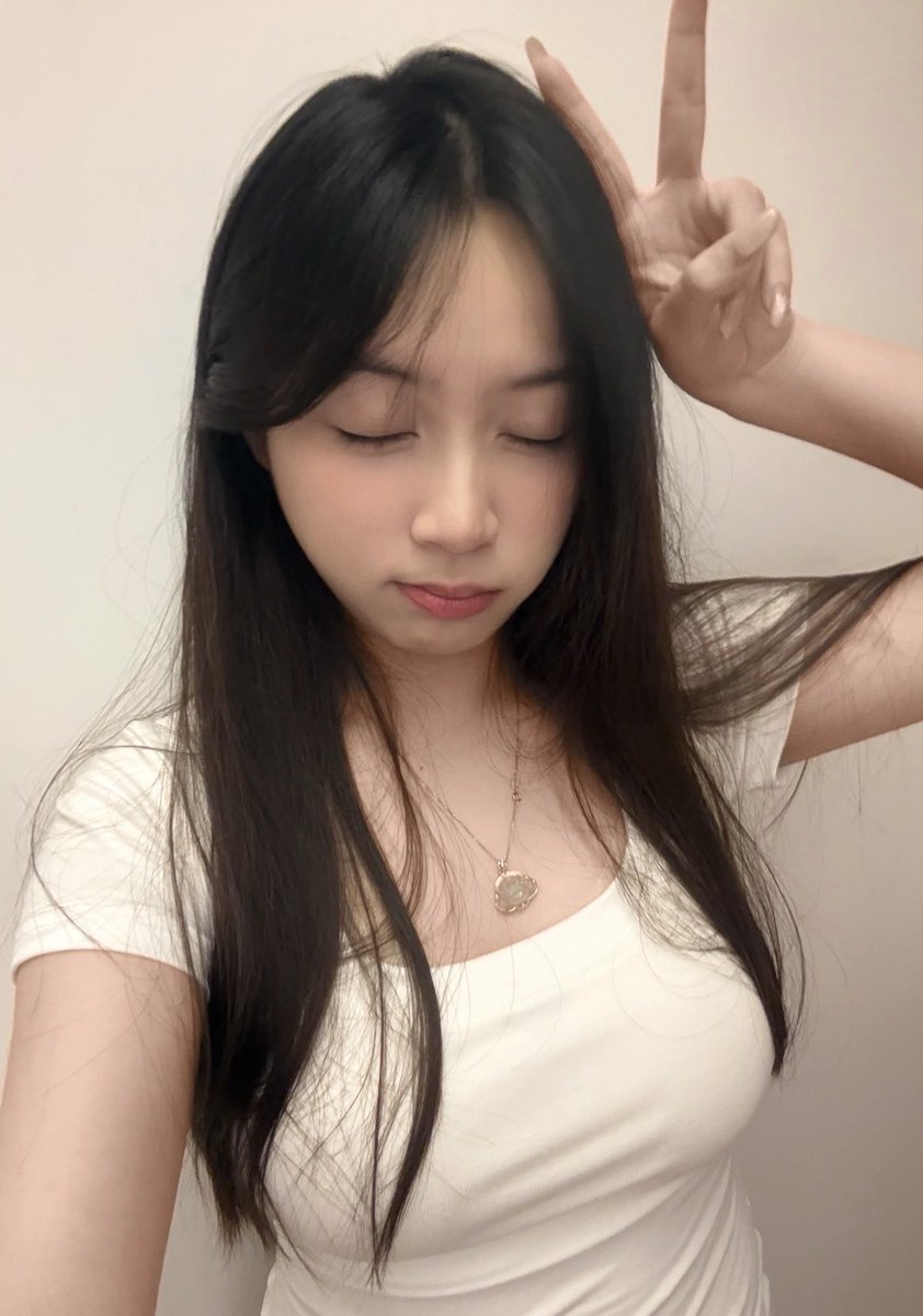 ranamaqsood17's tweet photo. 一只拍照只会比✌🏻的土狗…

20➕的女大怎样才可以找到优质的搭子呢？ https://t.co/fzoBS0qdhg