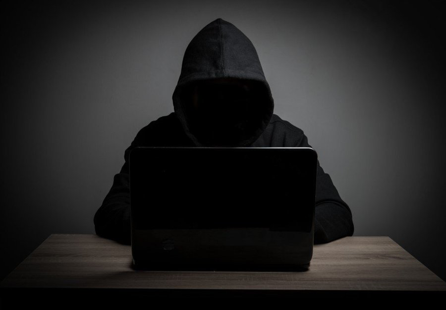 coinbureau's tweet photo. ⚠️ALERT: A hacker just drained an estimated $75 MILLION from a Cronos lending protocol, forcing the entire blockchain to HALT mid-attack.

The attacker reportedly pumped Tectonic’s thinly traded TONIC token 100x in just 20 minutes, then used the inflated collateral to borrow millions in other assets.

Cronos froze the network before most of the funds could escape, leaving roughly $69M trapped on-chain while only about $6M was bridged to Ethereum.

Tectonic had roughly $122M in TVL and $83M in active loans before the exploit. The $75M estimate has not yet been independently confirmed by Tectonic or Cronos.

Crypto .com says its app and exchange were not compromised, while its security team is assisting with the investigation.