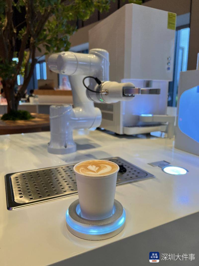 ByDarneSsLf's tweet photo. Tried the new hands-free smart coffee maker this morning—just speak your order, and it brews your perfect cup in 10 secs. No fumbling with buttons, game-changer for busy commuters! https://t.co/20KHoGV38m