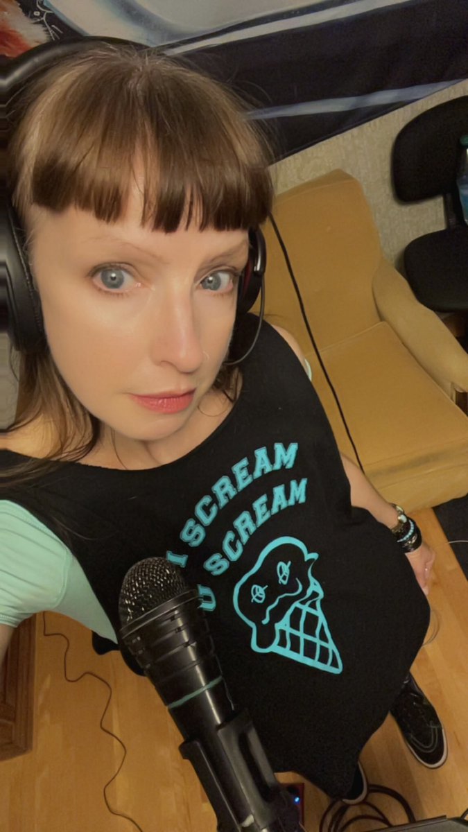 AnaToneDaMania's tweet photo. 1: Instrumental relaxing time! (YYZ)
2: I have joined the Gear Club.
3: Singer no filter
4: Singer with filter
#bandpractice https://t.co/1mLskfsrG7
