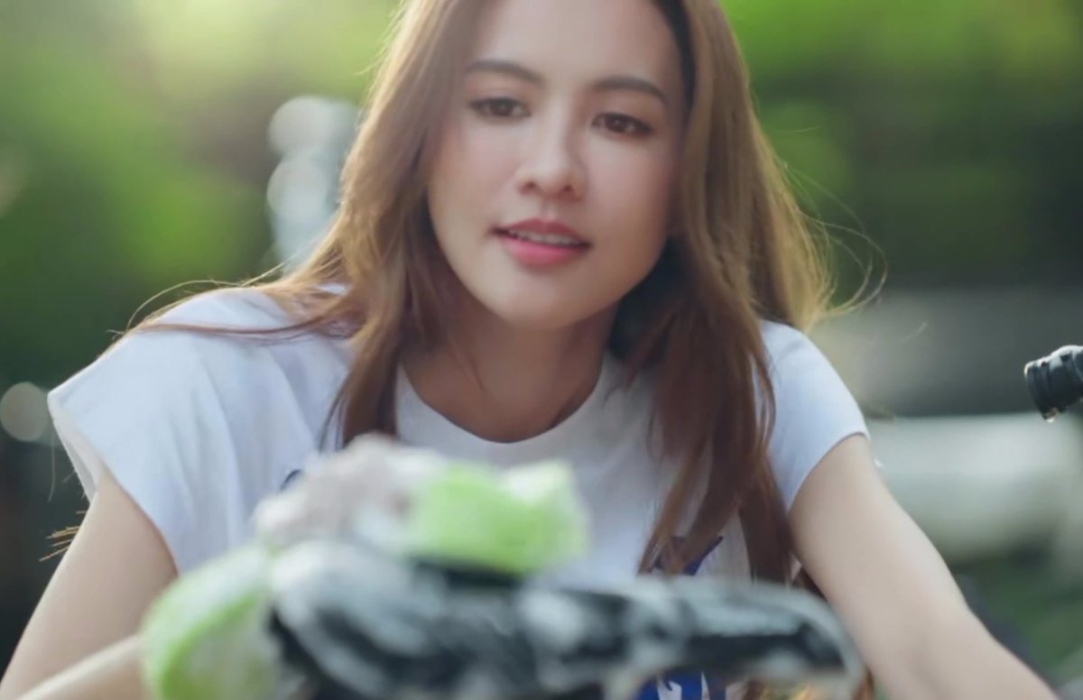 mimsview's tweet photo. who looks this good while yearning for their long distance girlfriend https://t.co/7dNUbUh7d2