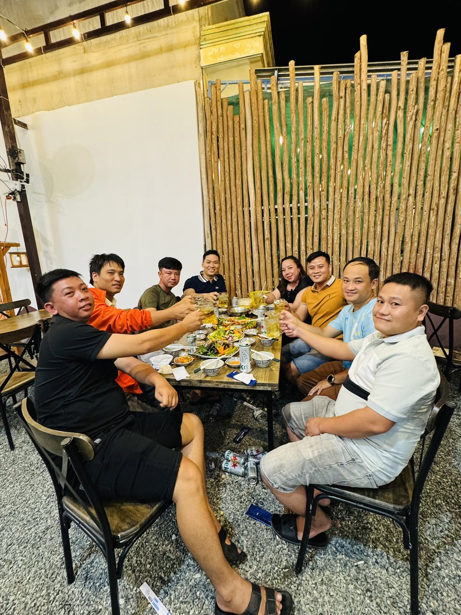 CaoDacKyX's tweet photo. Lúc trước làm ở Nhiệt điện Vĩnh Tân 4, điện mặt trời Vĩnh Hảo, vài năm rồi mới có dịp ghé thăm lại nơi đây. Bình Thuận vẫn luôn nhiệt tình như vậy, đầy nắng gió nhưng giàu tình cảm. https://t.co/mMc2fUInIj