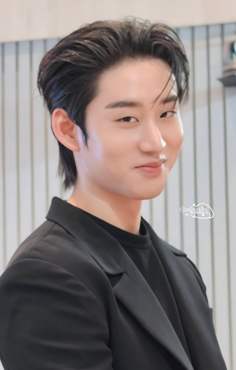 plongpleng_18's tweet photo. ถ้าดีนมันจะมีแม่ลดลงอีกคนนึ่ง 
คงไม่เป็นไรหรอกมั้งงงงงงง 😽🤏🫠

GLOW YOUR MOMENT WITH EST    

#JSMxEST
#est_rvp https://t.co/4EhJ3mfnn8