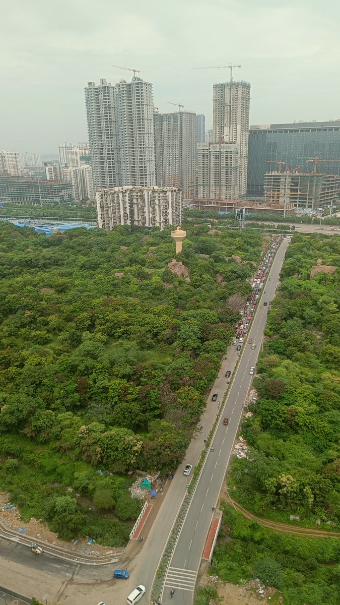 throttlemax's tweet photo. @CYBTRAFFIC whatever experiment you are conducting at Avatar junction had miserably failed today. See the super long queue...I think you have stopped people using both lanes towards ADP which is a bad decision... See the effects yourself. https://t.co/U4JtA8A6p5