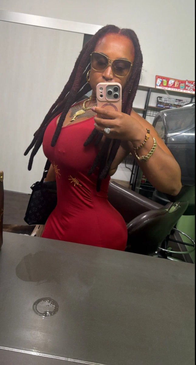 Danielleje66's tweet photo. Yella baby, fine as ❤️❤️ https://t.co/i7Q5JtcyzO