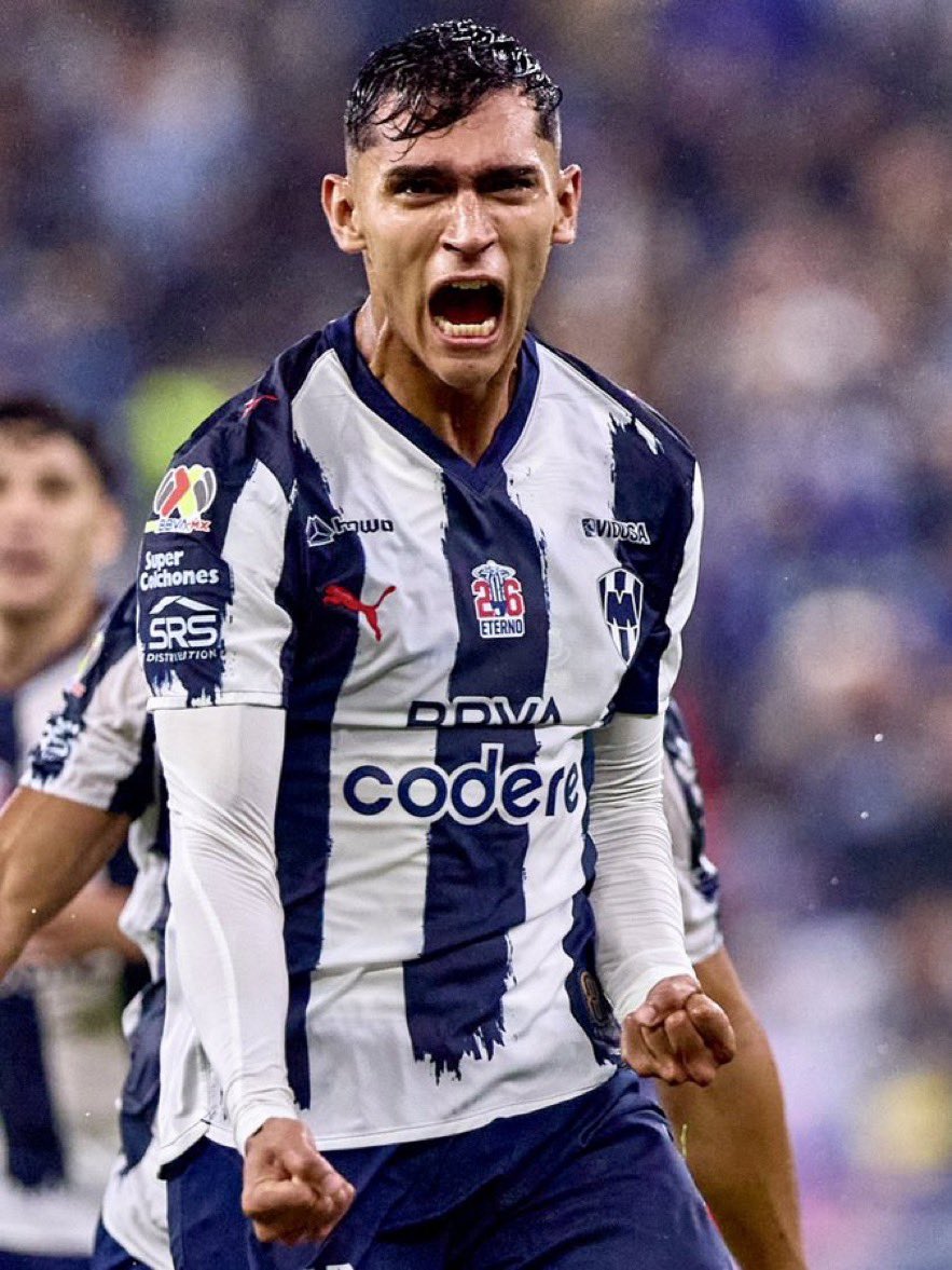 Dan_MTY_'s tweet photo. @Rayados @CervezaTecate Este puñetas de debe de ser jugador https://t.co/hf6v70XV4Z