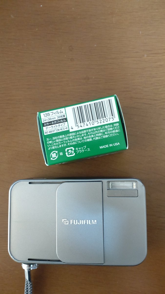 wao_camera's tweet photo. #今日のカメラ 
FUJIFILM CARDIA mini TIARA
フィルムはMADE IN USAのこのFUJIFILM 400
実はこれ中身Kodakって知ってました？
私は1年前位にカメラのキタムラの店員さんに教えて貰うまで知りませんでした。 https://t.co/wZgIDZhue9
