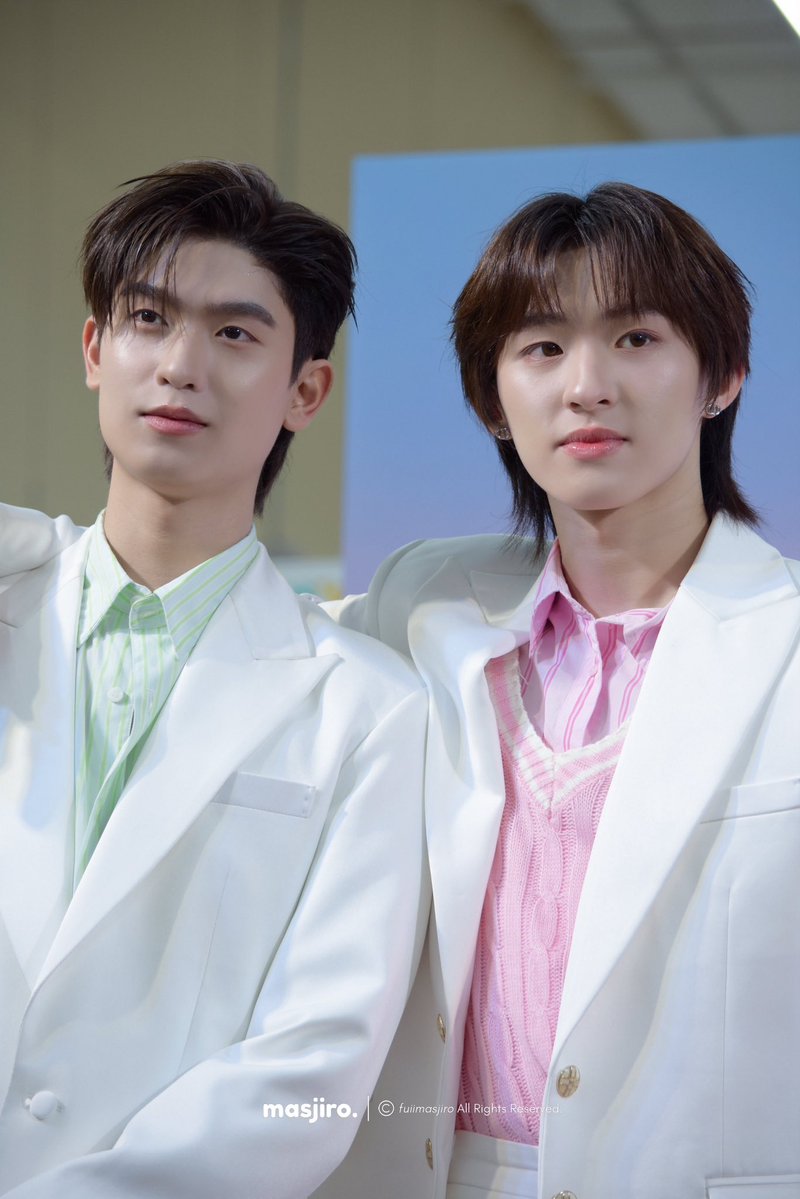 dontworrybehaha's tweet photo. พอโทกี้บอกว่าสี pink กับสี green เป็นสีคู่ตรงข้ามกันก็เลยคิดขึ้นมาได้ว่าโทมัสก้องก็ใส่คู่สีนี้ออกงานบ่อยอยู่นะ 🥹💚🩷 — โทกี้เก่งจังเลย เป็นเด็กที่ชอบศิลปะมากจิงๆ พี่โท น้องก้อง🩷 แกรนนี่ พุมจัยทิ่สุดเลยยย 🌈🎨🖍️ https://t.co/WPWrvZqG6Z
