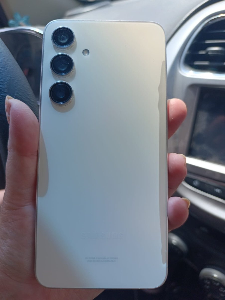 CecyPau's tweet photo. @SamsungMexico @Profeco

Reporté sobrecalentamiento de mi #GalaxyS24plus desde mayo a través de Samsung Members, me dijeron que no se afectaría la vida útil y... https://t.co/TTLzmJRfPv