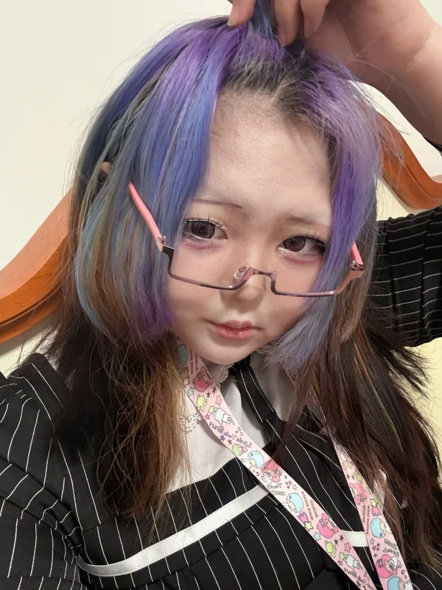Prblymp's tweet photo. 唉再发一下我真喜欢我长头发的样子 https://t.co/p6h3gHoTke