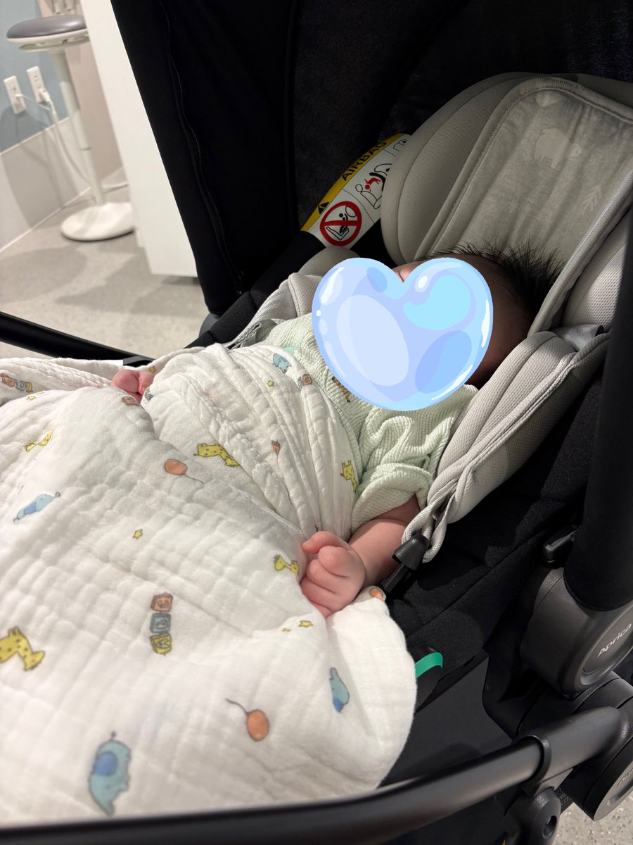 elmo_1115's tweet photo. 1ヶ月検診来たよ👶
出発前はグズりまくってたけど今のとこいい子！ https://t.co/XWuzV4NjEW