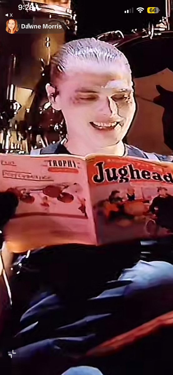 DrFrankenIero's tweet photo. black parade gerard reads a jughead comic issue during the sleep intro #mcrsandiego #mcrsd https://t.co/Lbte9fApF7