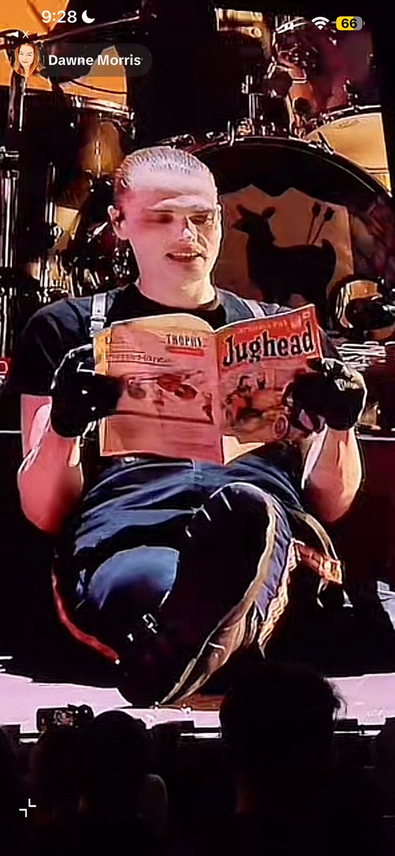 DrFrankenIero's tweet photo. black parade gerard reads a jughead comic issue during the sleep intro #mcrsandiego #mcrsd https://t.co/Lbte9fApF7