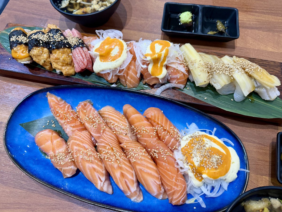 shan_0109's tweet photo. 하아 ㅋㅋ 또 이집 스시 먹고싶다ㅋㅋㅋㅋㅋ 회가 두툼해서 입에 가득참 ㅋㅋㅋㅋ 진짜 맛ㄴㅏㅏㅏㅏㅋ https://t.co/qYj0oQNkqr