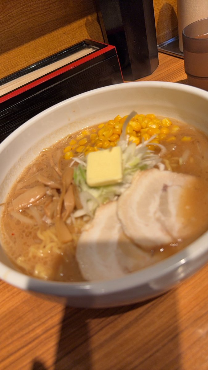 michon_ID85's tweet photo. みっちょんだよ。
札幌満喫中❣️セイコーマートも行ったよ！味噌ラーメン食べたよ。藻岩山の夜景も見たよ❣️ https://t.co/trEvHuBfmS