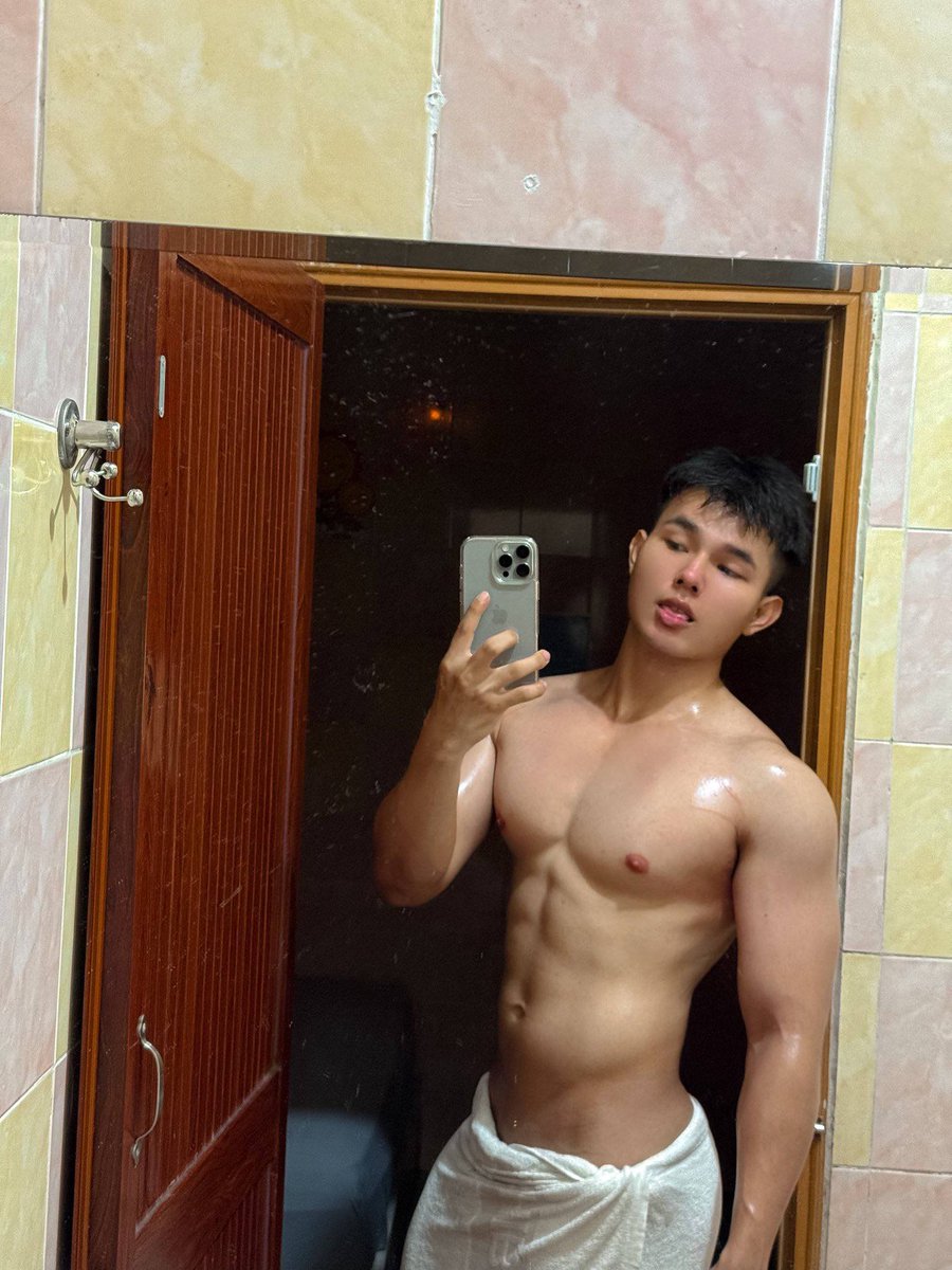 rafamir2026's tweet photo. Anh này OK, 2,5 củ. 

Mông to, làm bot dâm, bú mút nhiệt tình có gym. https://t.co/W71DtLsJdG