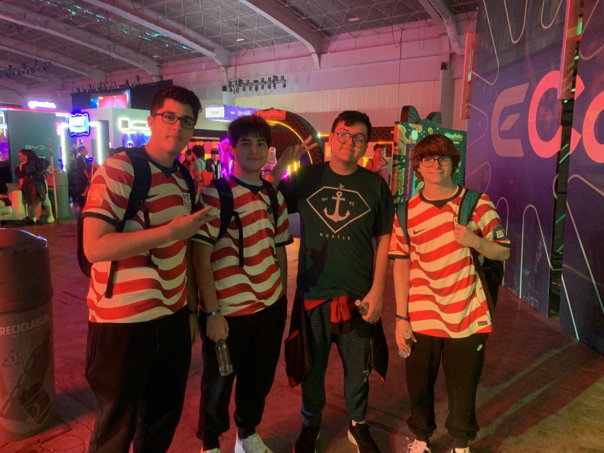 tankmanpd's tweet photo. TYSMMMM GUYS loveyall @At0micRL @Firstkiller n DANIEL https://t.co/YSfPSTrICb