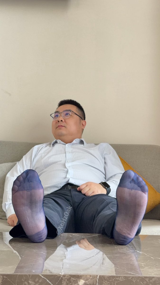 XuHzOak's tweet photo. 宣传一波我的抖音☺️感谢关注（限时露脸）
不过抖音上黑粉估计还不少，发啥都被举报，露一点丝袜脚都不行，真的无奈…还有盗图的（图3）点赞转发比本人火了好几倍，本人举报反而不成功，更是糟心，弄的完全没心情更新。后续得设置好友认证才行了。 https://t.co/G8Aet2zsnF