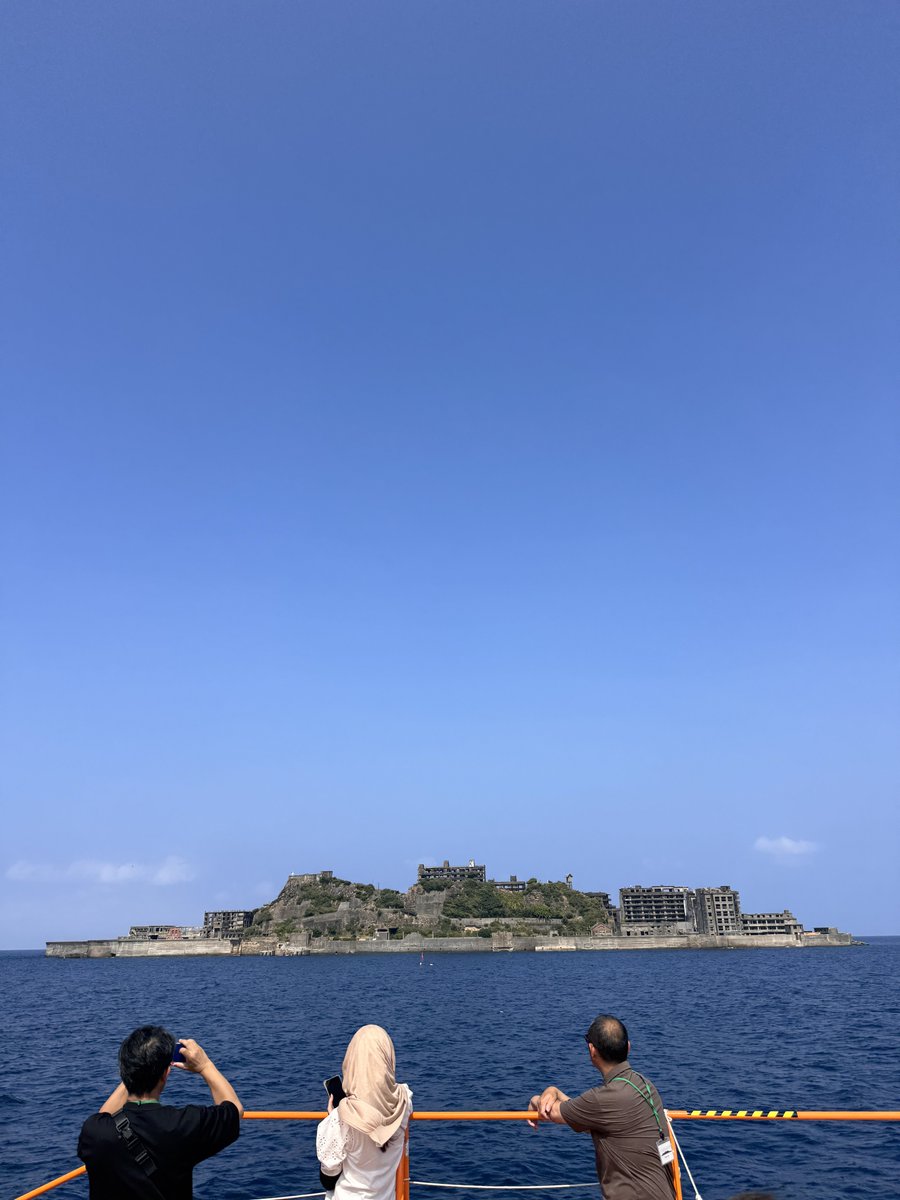 nominsyai's tweet photo. 念願の軍艦島！ https://t.co/8UNTETJCpY