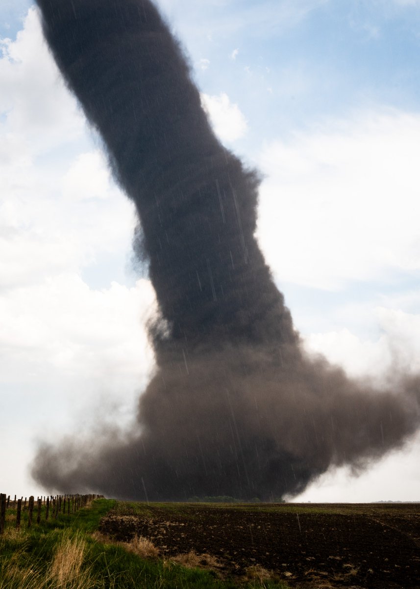 BadWeatherKyle's tweet photo. Maui: December 28, 2018
Irricana, AB: May 31, 2020
Stettler, AB: May 31, 2023
Southern AB spoutbreak: June 14, 2023 #abstorm https://t.co/V27vKldfMK