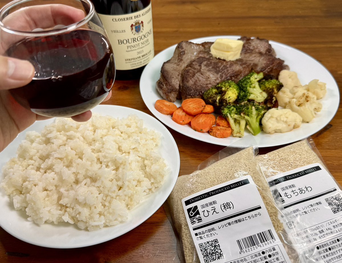 kudo_pon's tweet photo. 日高屋のつけ麺がおいしいとコメントしたら「普段は粟とか稗喰ってんのか」と言われた。

確かに普段、粟とか稗食ってるよ。

粟も稗も米より高額だし入手しにくいんだよ。でもメッチャおいしいから、やめられない止まらない。

特にステーキと共に食べると、粟と稗の芳醇な甘みが肉をグンと美味しく引き立ててくれる。赤ワインと肉の組み合わせも邪魔しないし、むしろ美味くなるから最高オブ最高。

粟と稗は優秀な高級食材。