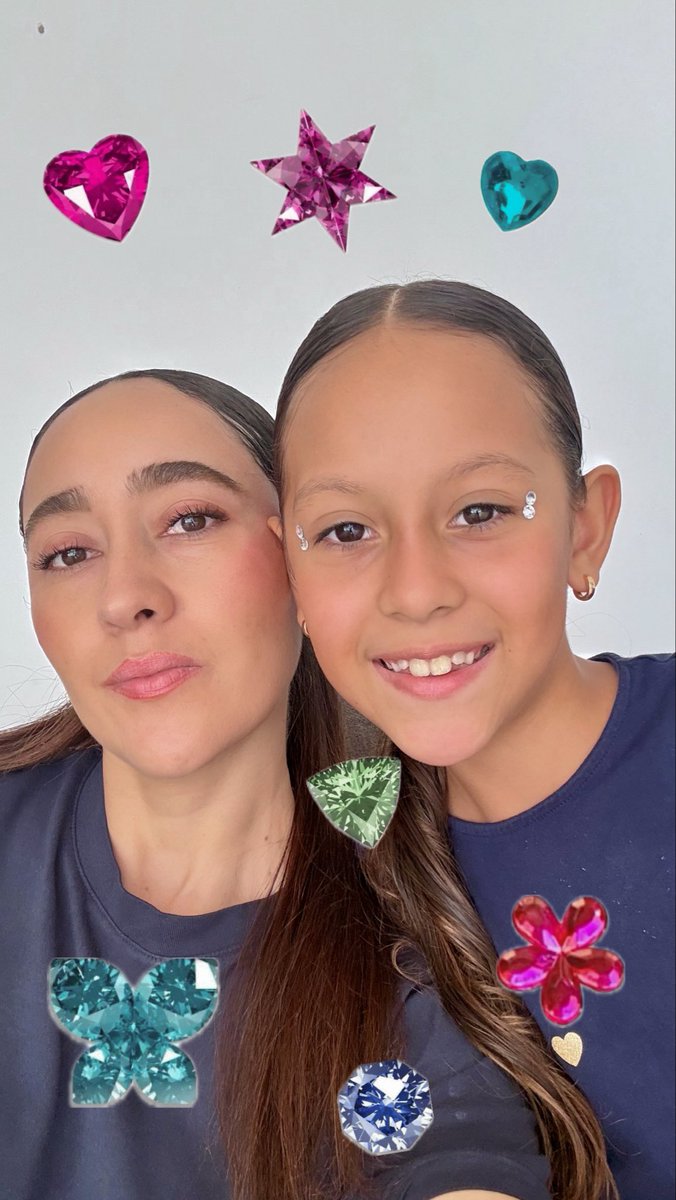 vanekste's tweet photo. Hoy no pido demasiado… solo seguir teniendo salud, sabiduría, amor y a Dios siempre presente en mi vida y en la de mi familia. Que nunca me falte la fe para seguir luchando por mis sueños y la capacidad de valorar todo lo que ya tengo. #bedazzled #happybirthday #brillibrilli https://t.co/AODHqTLpbY