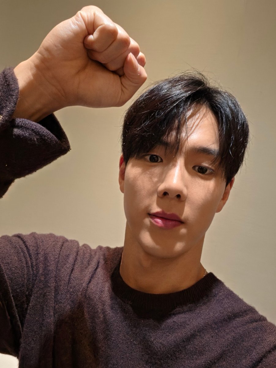OfficialMONSTAX's tweet photo. [📸]
260830 SHOWNU X HYUNGWON EP [LOVE ME]
발매 기념 상하이 팬사인회 

꼬치로 표현해 본 오늘의 기분
사랑한다 몬베베❣️

#SHOWNUXHYUNGWON #셔누X형원
#LOVEME https://t.co/EzFkvfN55T