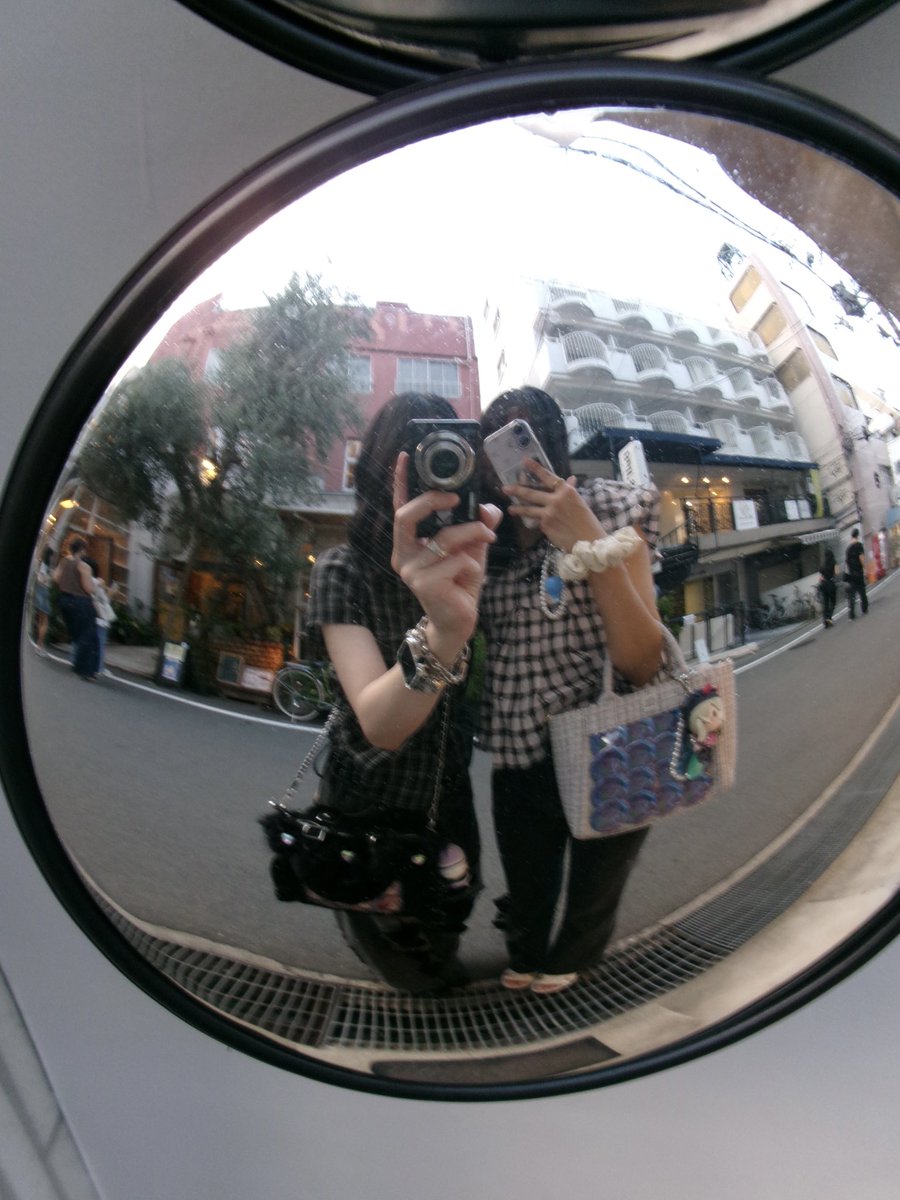 _0159cm's tweet photo. @Cherry_Ls3311 ゆなちも、私と神戸旅行行きましょう♪⸒⸒
デジカメで撮ったやつもっとエモで平成ギャル🖤 https://t.co/gybwZHldRj